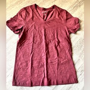 Maroon v neck t- shirt
Brand new